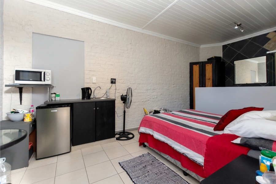 5 Bedroom Property for Sale in Middedorp Western Cape